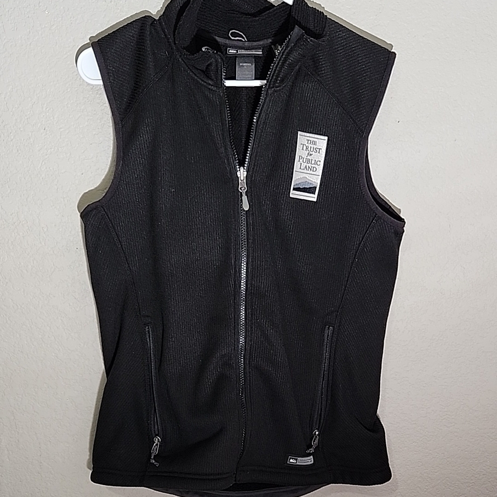 REI Vest Women's Black size Large soft lined polartic